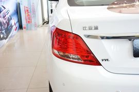 2014款比亚迪速锐1.5L手动豪华型