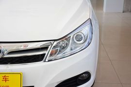 2014款比亚迪速锐1.5L手动豪华型