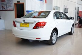 2014款比亚迪速锐1.5L手动豪华型