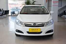 2014款比亚迪速锐1.5L手动豪华型