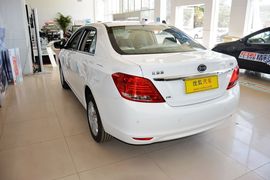 2014款比亚迪速锐1.5L手动豪华型