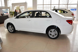 2014款比亚迪速锐1.5L手动豪华型