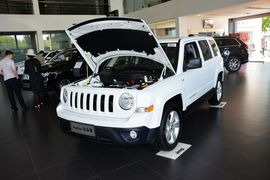 2014款Jeep自由客2.4L豪华导航版