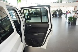 2014款Jeep自由客2.4L豪华导航版