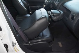 2014款Jeep自由客2.4L豪华导航版