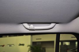 2014款Jeep自由客2.4L豪华导航版