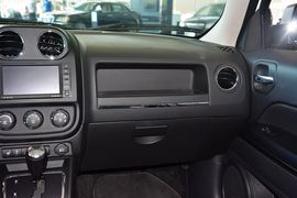 2014款Jeep自由客2.4L豪华导航版