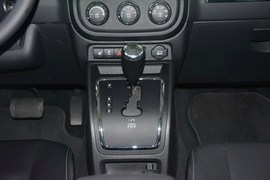 2014款Jeep自由客2.4L豪华导航版