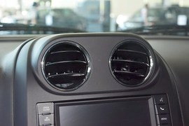2014款Jeep自由客2.4L豪华导航版
