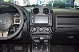 2014款Jeep自由客2.4L豪华导航版