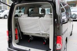 静态实拍郑州日产NV200