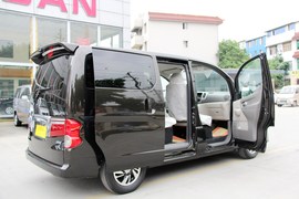 静态实拍郑州日产NV200