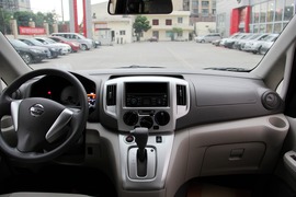 静态实拍郑州日产NV200