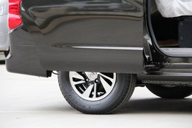 静态实拍郑州日产NV200