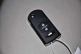 2012款马自达睿翼轿跑车2.0L精英版