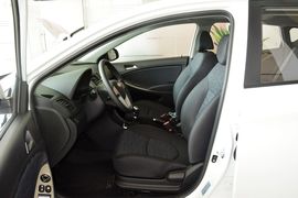 2014款现代瑞奕1.4L手动GLX