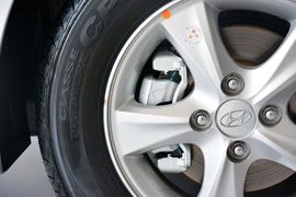 2014款现代瑞奕1.4L手动GLX