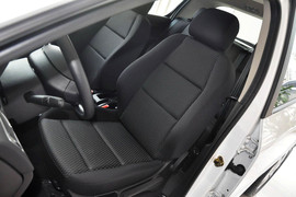 2013款标致307两厢1.6L手自一体舒适版