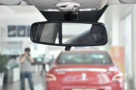 2013款标致307两厢1.6L手自一体舒适版