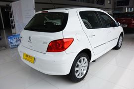 2013款标致307两厢1.6L手自一体舒适版