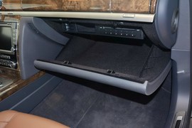2012款大众辉腾3.0L精英定制型