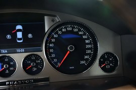 2012款大众辉腾3.0L精英定制型