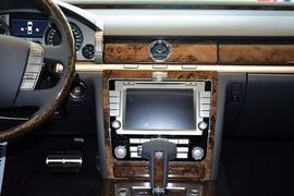 2012款大众辉腾3.0L精英定制型
