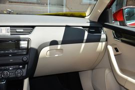 2015款斯柯达明锐1.6L自动逸俊版