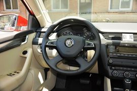 2015款斯柯达明锐1.6L自动逸俊版