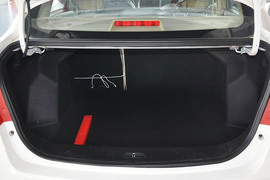 2013款北京汽车E150三厢版手动乐尚型