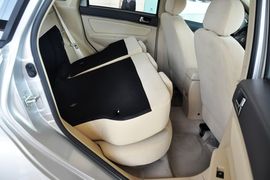 2013款北京汽车E150三厢版手动乐尚型