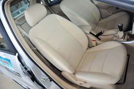 2013款北京汽车E150三厢版手动乐尚型