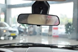 2013款北京汽车E150三厢版手动乐尚型