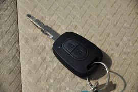 2013款北京汽车E150三厢版手动乐尚型