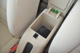 2013款北京汽车E150三厢版手动乐尚型