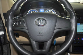 2013款北京汽车E150三厢版手动乐尚型