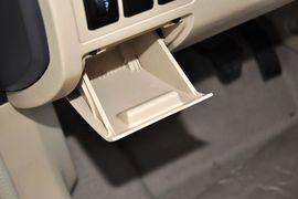 2013款北京汽车E150三厢版手动乐尚型