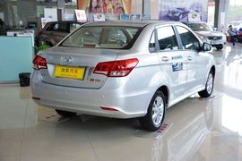 2013款北京汽车E150三厢版手动乐尚型