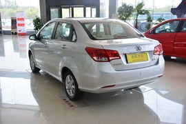 2013款北京汽车E150三厢版手动乐尚型