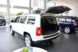 2014款Jeep自由客2.0L运动增强版