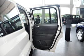 2014款Jeep自由客2.0L运动增强版