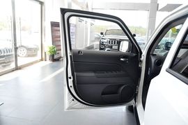 2014款Jeep自由客2.0L运动增强版