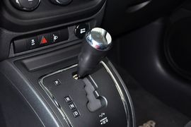 2014款Jeep自由客2.0L运动增强版