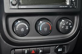 2014款Jeep自由客2.0L运动增强版