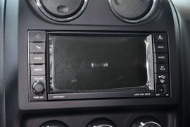 2014款Jeep自由客2.0L运动增强版