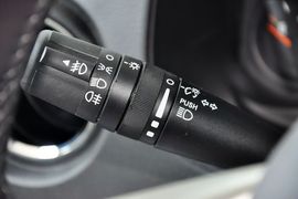 2014款Jeep自由客2.0L运动增强版