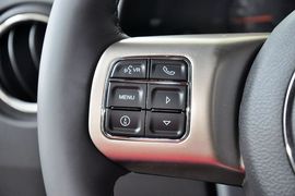 2014款Jeep自由客2.0L运动增强版