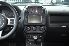 2014款Jeep自由客2.0L运动增强版