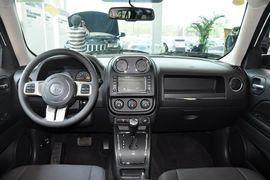 2014款Jeep自由客2.0L运动增强版