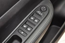 2013款标致307两厢1.6L手自一体舒适版